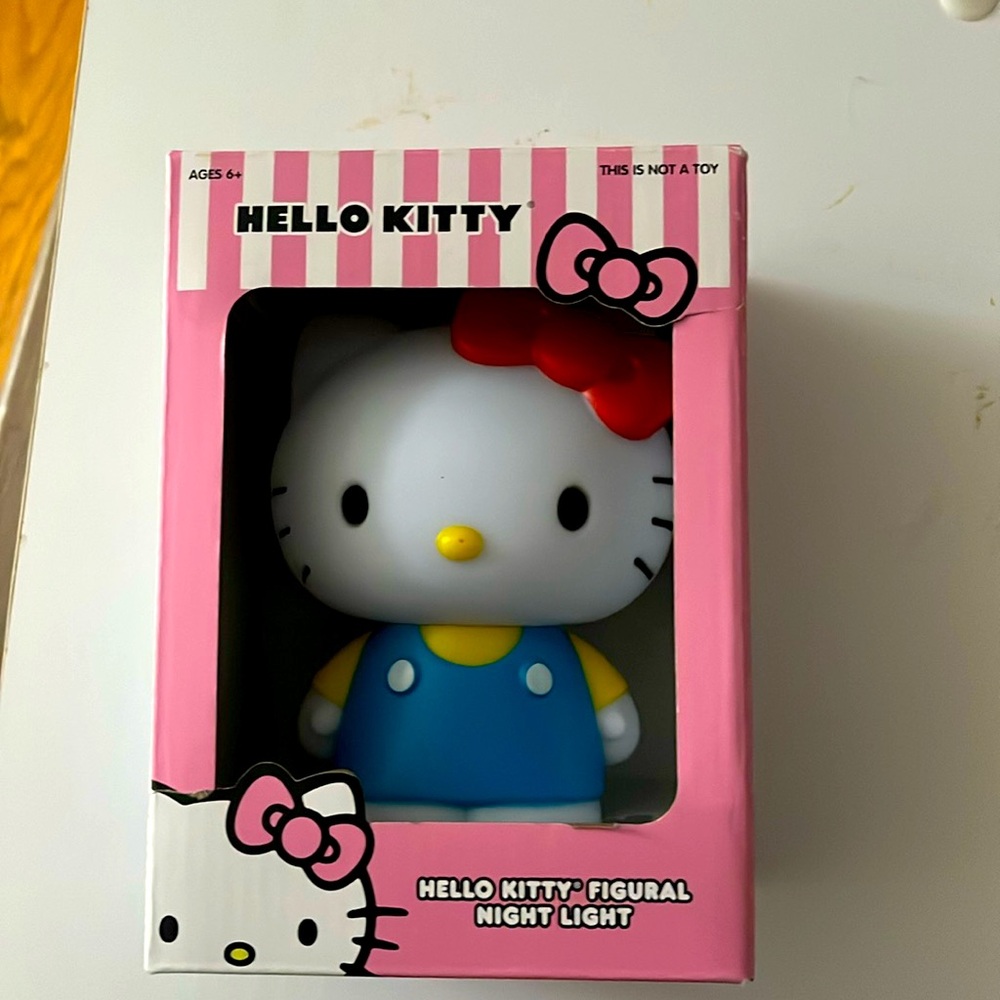 NIB! Hello Kitty Figural Night Light! 15 minute auto shut off.